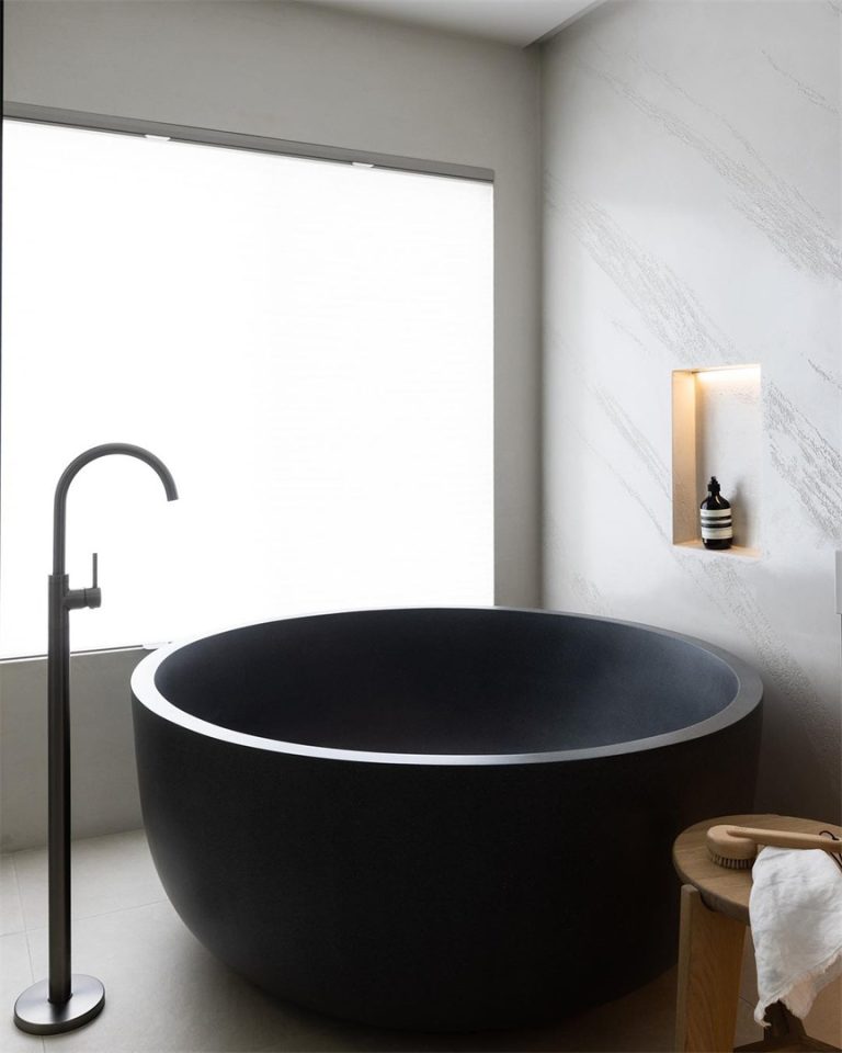 Nero Mecca Freestanding Bath Mixer Matte Black (NR210903A01MB)