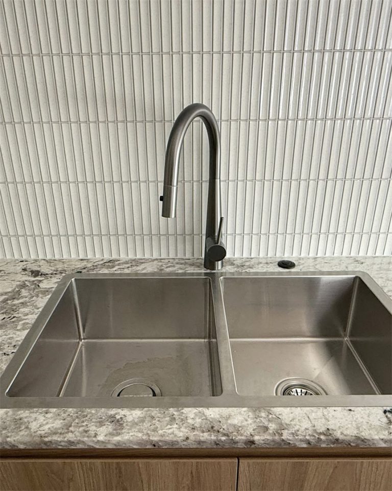 Nero Dolce Pull Out Sink Mixer With Vegie Spray Function Gun Metal (NR581009CGM)